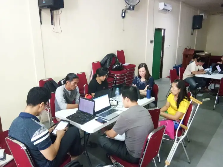 Kegiatan tim ketika melakukan proses cek konsultan dengan orang awam