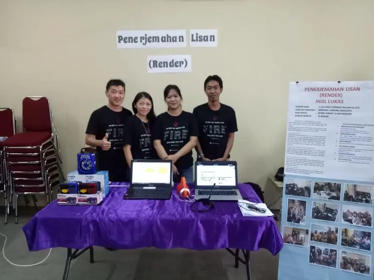 Saat display stand untuk penerjemahan lisan dengan program Render